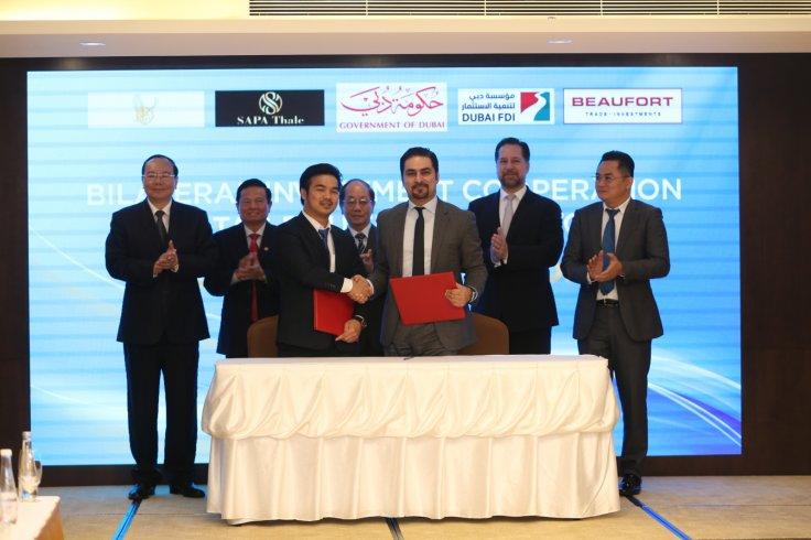 SAPA Thale Group's chairman, Mai Vu Minh and Vice President of the World Association of Investment Promotion Agencies (WAIPA) and the Dubai Investment Development Agency CEO Fahad Al Gergawi, Beaufort Global CEO Rene Bernad Beil and Milcon Gulf's representative Jamel Khang sign the Bilateral Investment Cooperation deal in HCM City on 13 December 2018