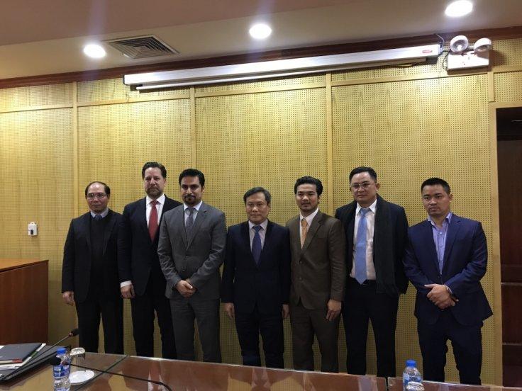 Deputy Minister of Planning and Investment Vu Dai Thang holds a working session with a business delegation, including CEO of Dubai FDI, Vice President of the World Association of Investment Promotion Agencies Fahad Al Gergawi and billionaire and Chairman of SAPA Thale Mai Vu Minh in Hanoi on 11 December 2018.